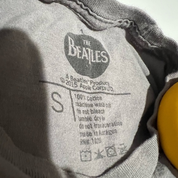 THE BEATLES (2015) "A Hard Days Night" Official Apple Corps T-Shirt Size Small - Picture 3 of 4